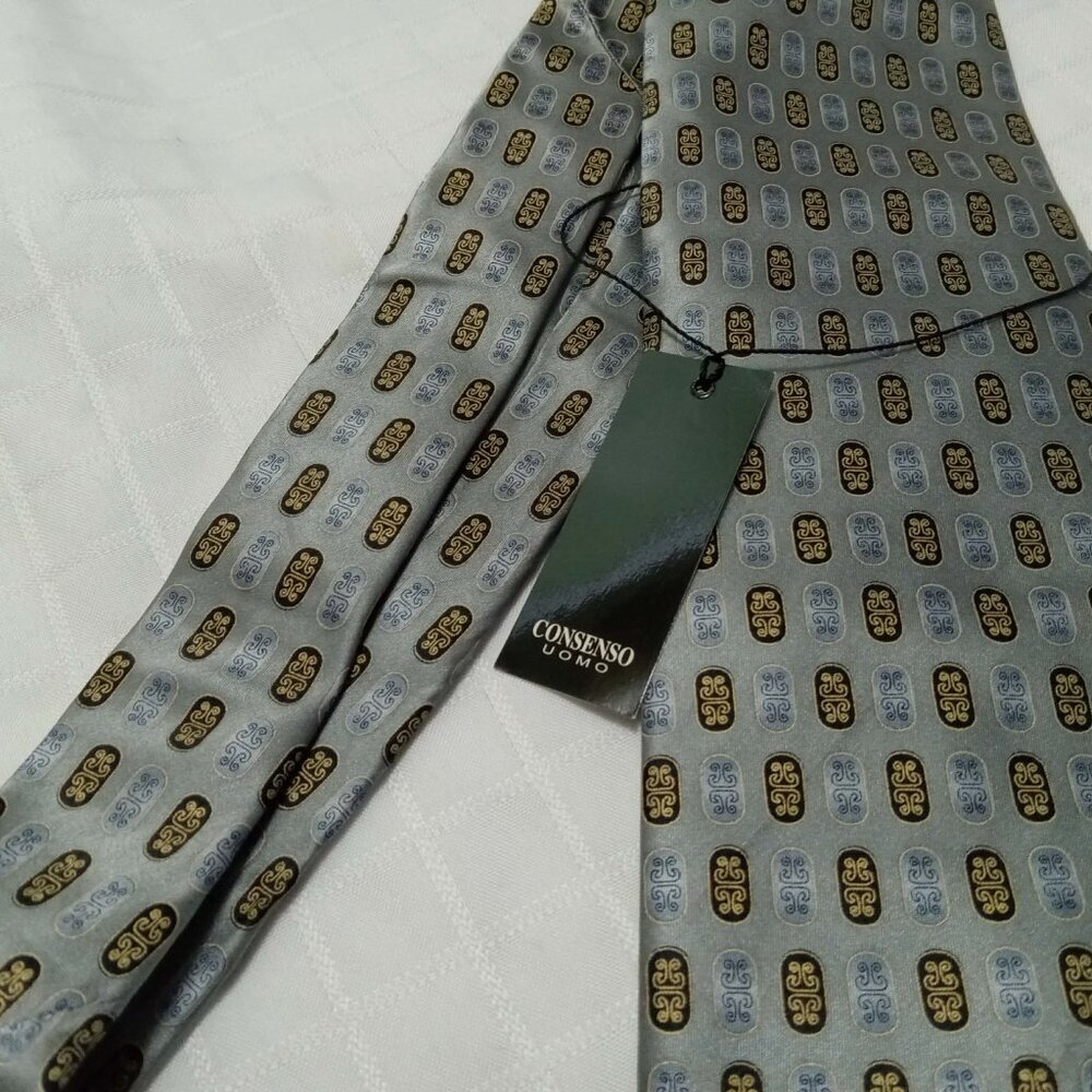 New tie with tag with a chic pattern 100% silk
